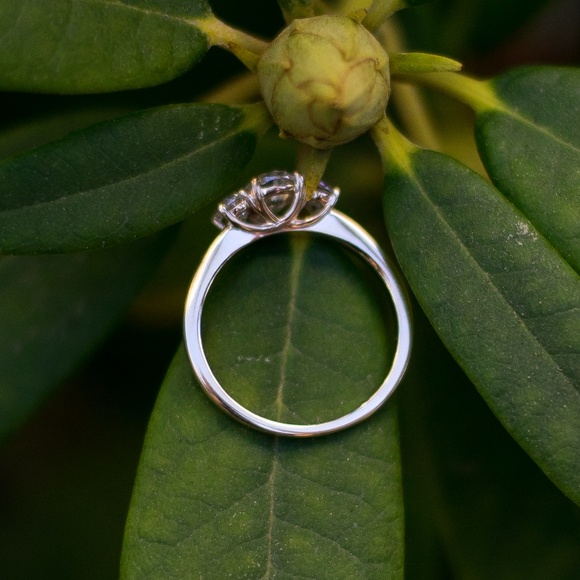 Moissanite Oval Stones Engagement Wedding Ring 14K - Picture 8 of 8